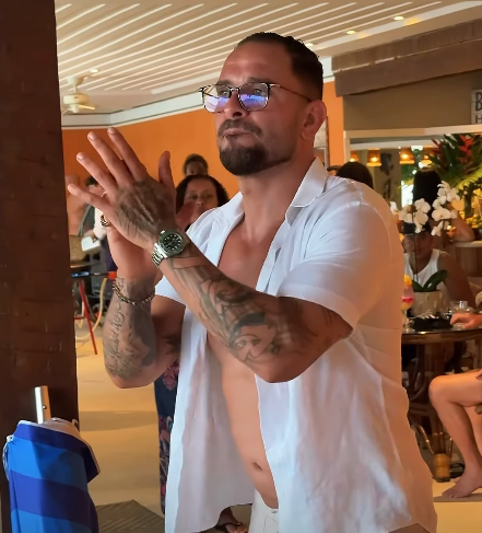 Diogo Nogueira comemora Ano-Novo atrasado: "Sem trabalho, com família" | CNN Brasil