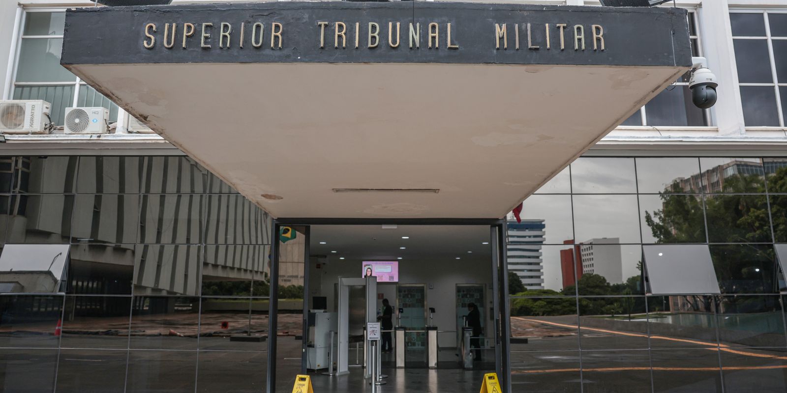 O Pedido de Perda de Patente de Bolsonaro e Outros Oficiais: Análise dos Próximos Passos e Potenciais Desdobramentos no STM