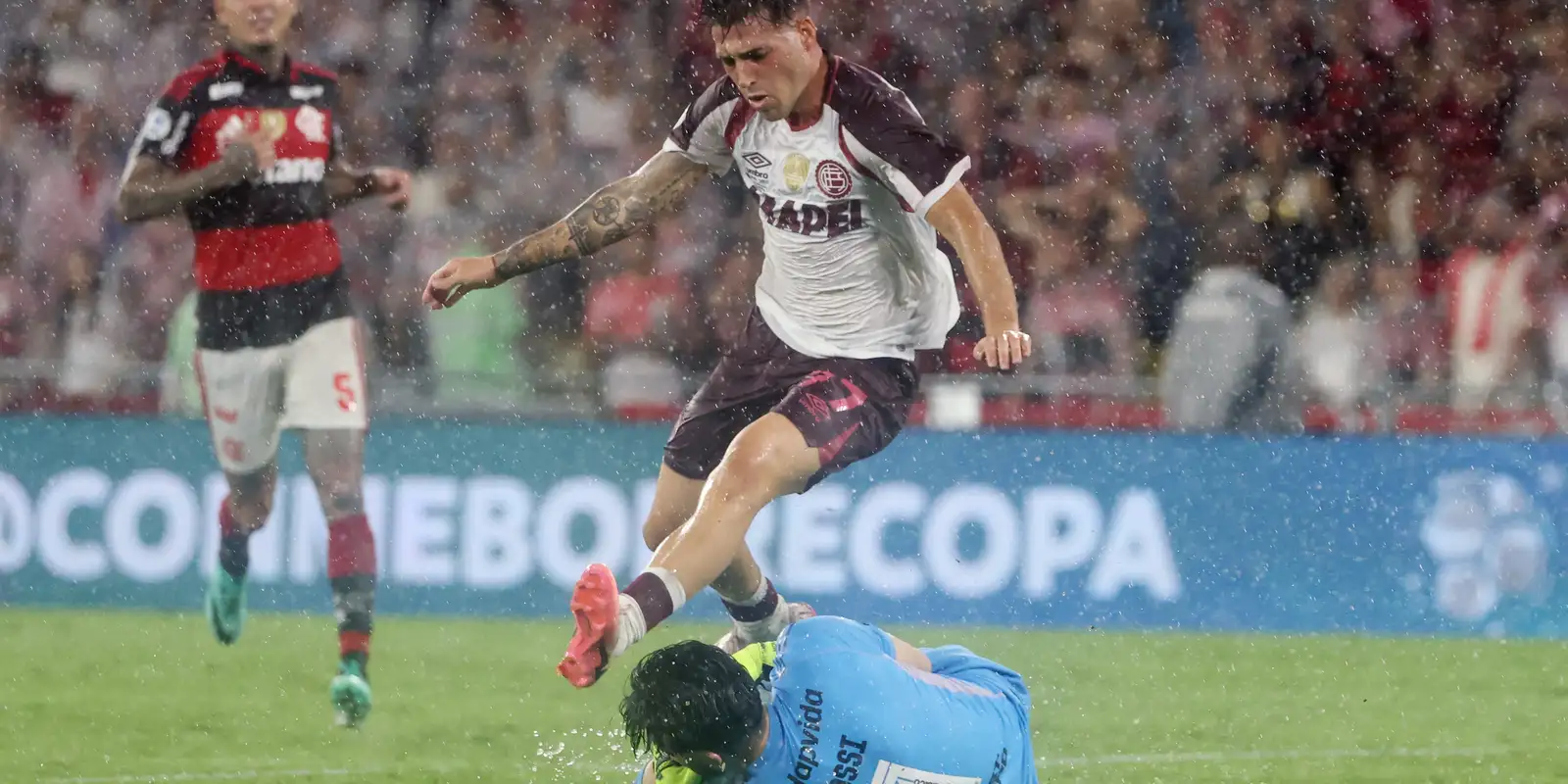 Cenário Ficcional: Flamengo Perde Recopa Sul-Americana de 2026 para o Lanús em Confronto Dramático