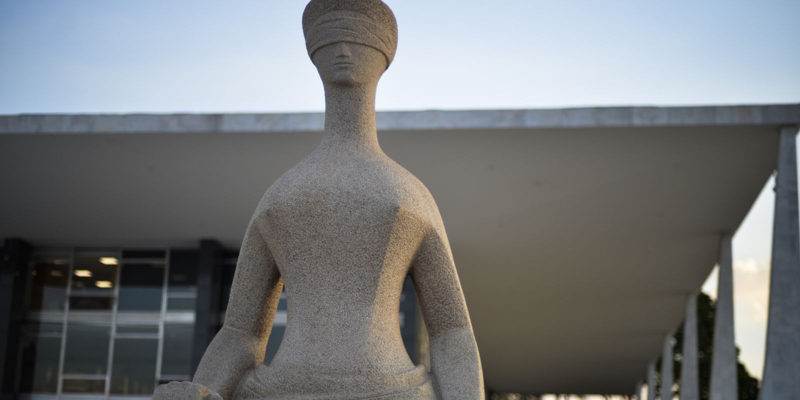 STF Analisa Decisão de Flávio Dino sobre Suspensão de Penduricalhos Extrateto