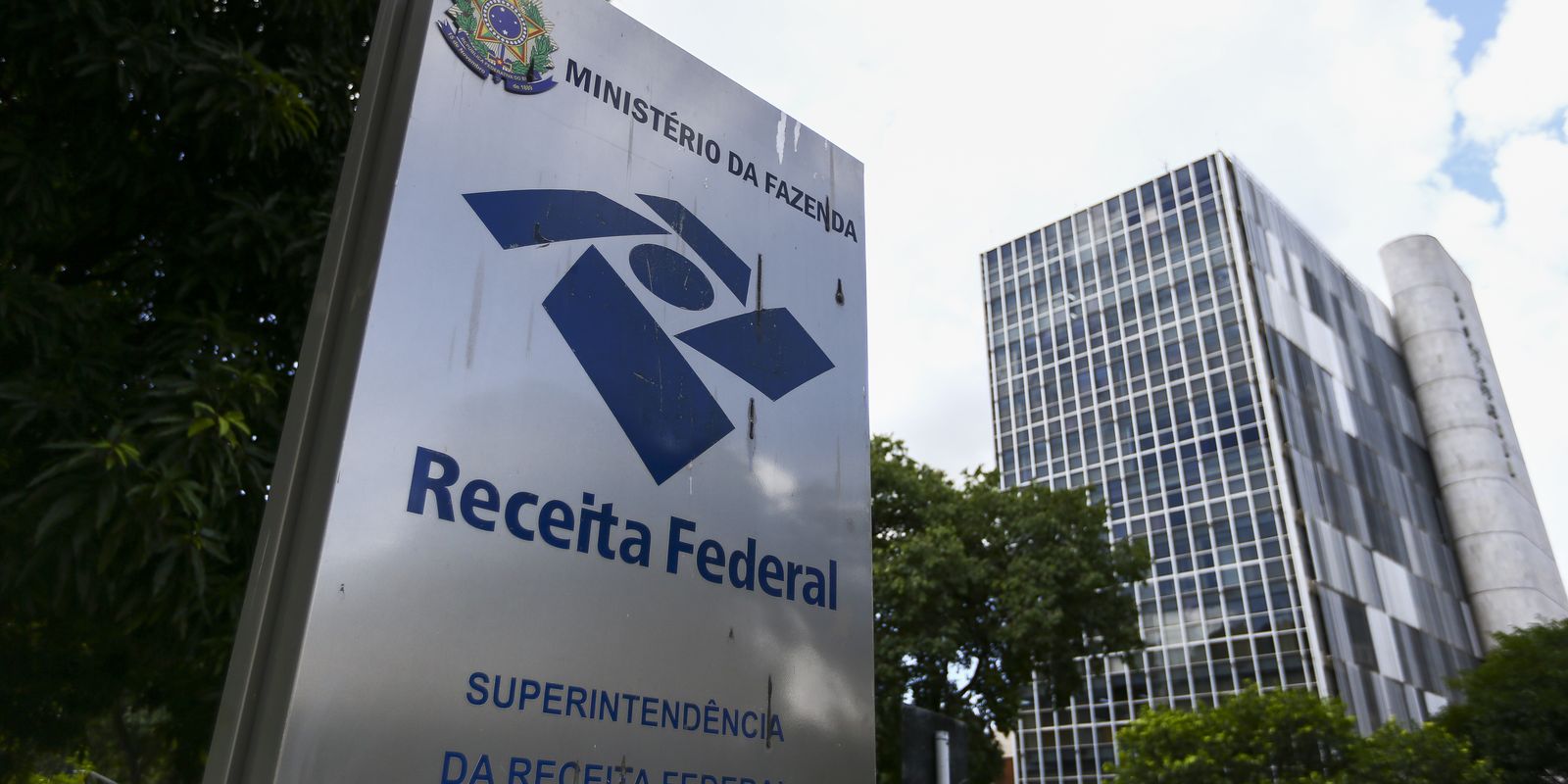 Receita Federal Admite Desvio no Acesso a Dados de Ministros do STF e Familiares