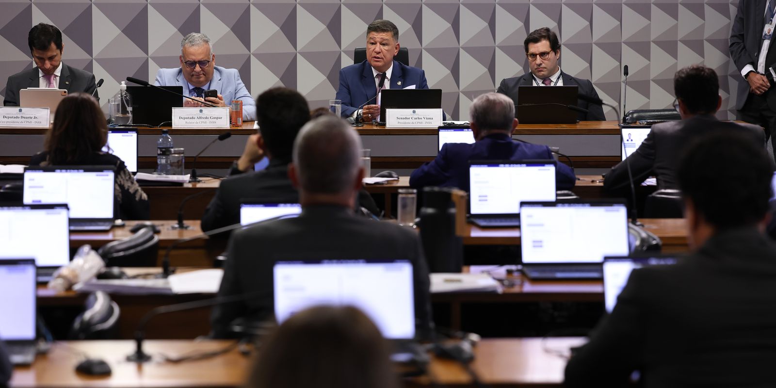 PF Informa Reinserção de Dados de Daniel Vorcaro em Sistemas da CPMI do INSS