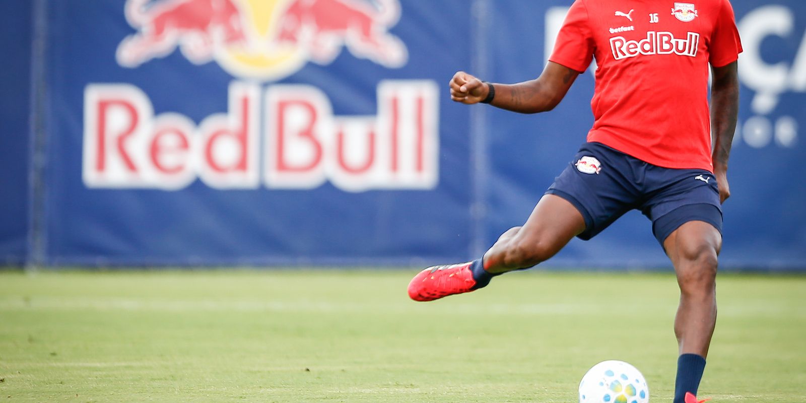 Gustavo Marques, do Bragantino, é Suspenso por 12 Jogos e Multado em R$ 30 Mil por Declarações Machistas