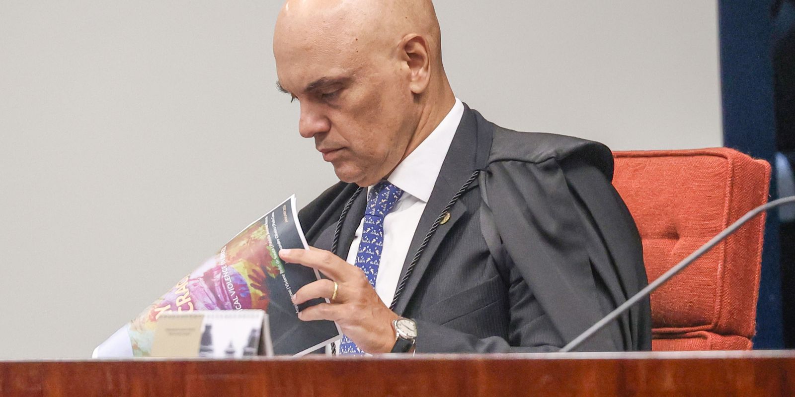 Moraes Abre Inquérito Contra Flávio Bolsonaro por Suposta Calúnia a Lula