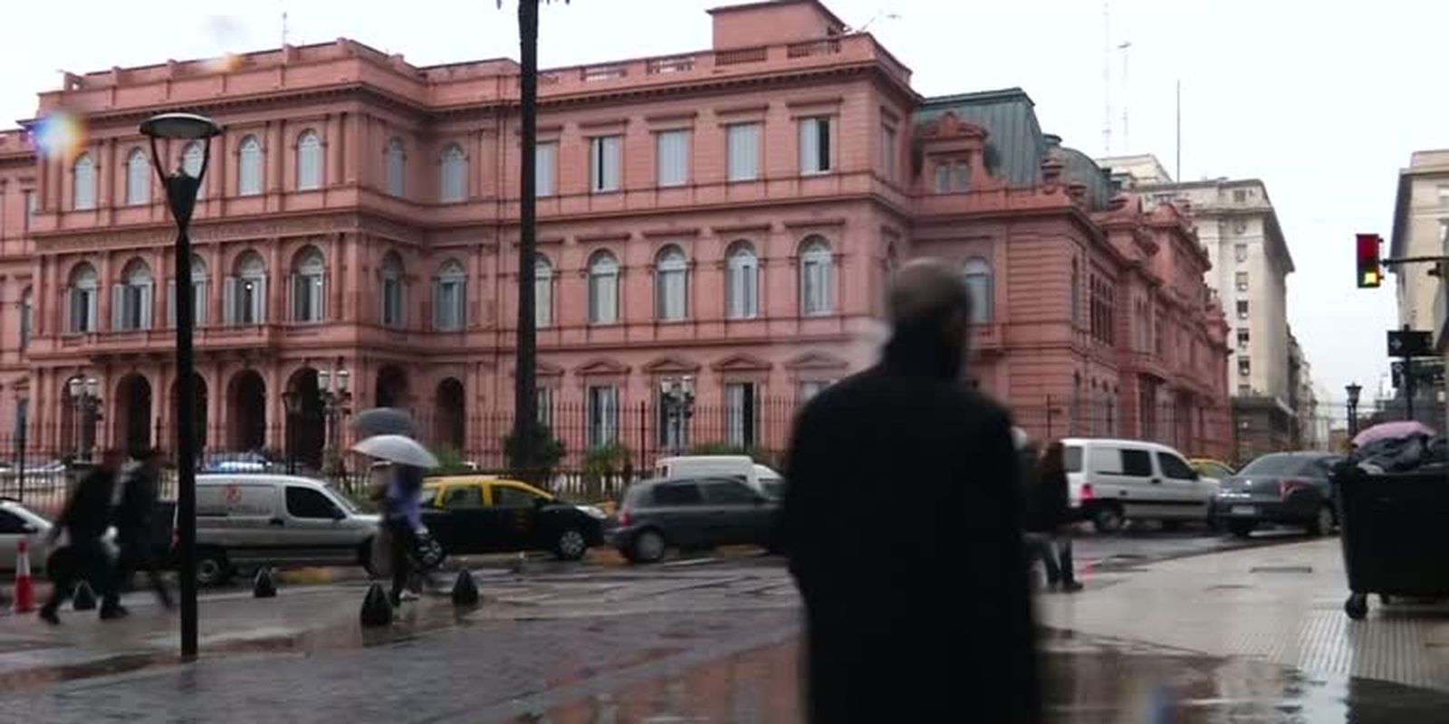Governo Milei Restringe Acesso de Jornalistas à Casa Rosada: Alegações de Segurança e Condenação da Imprensa