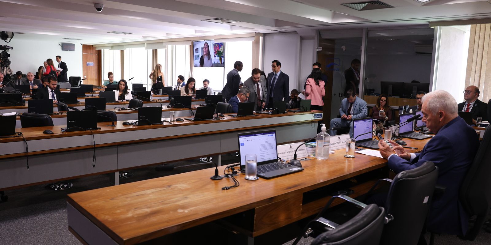 Senado Adia Votação de PEC para Autonomia Financeira do Banco Central