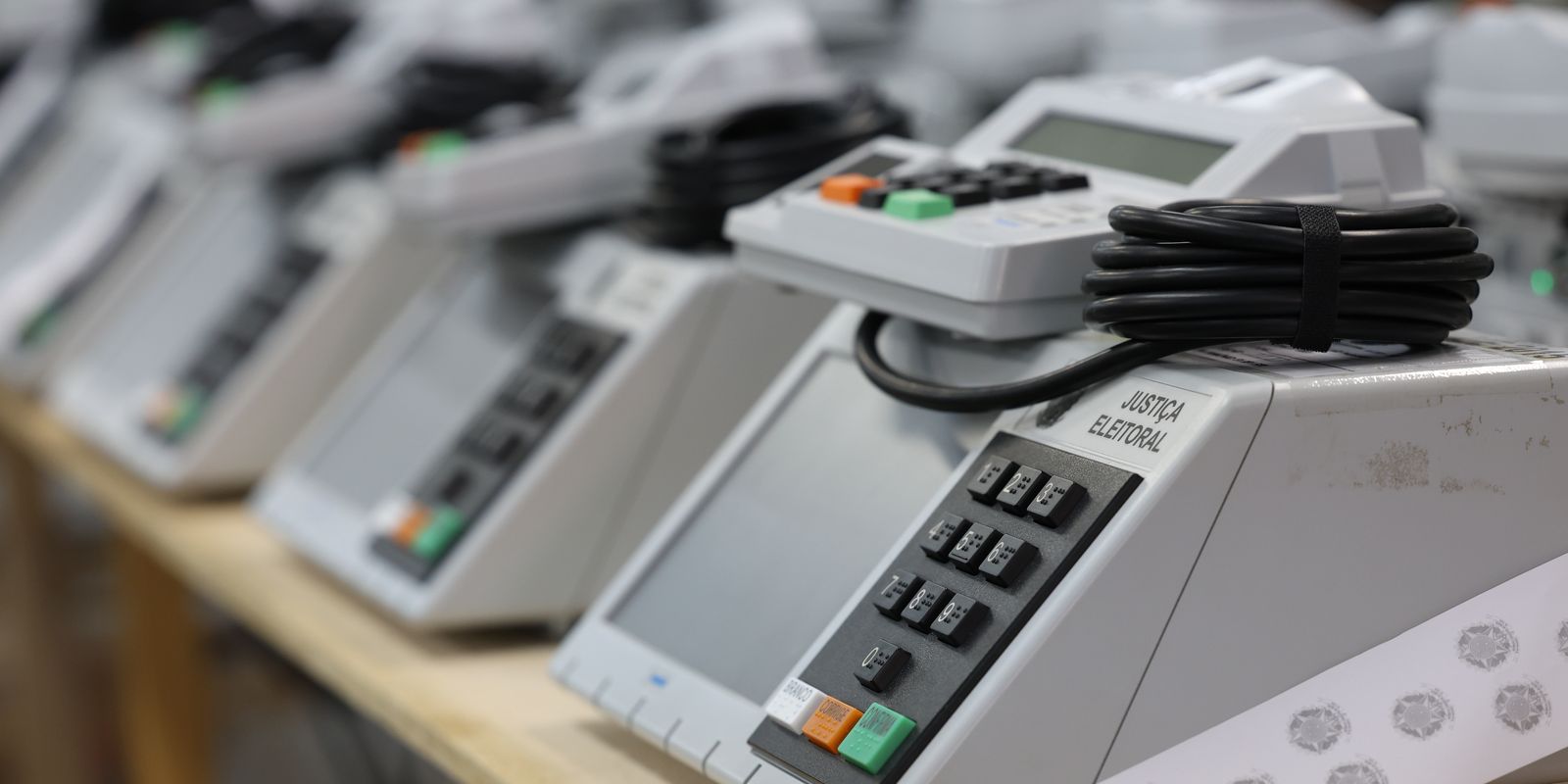 TSE Estabelece Comissão Permanente para Regular e Fiscalizar Uso de IA nas Eleições