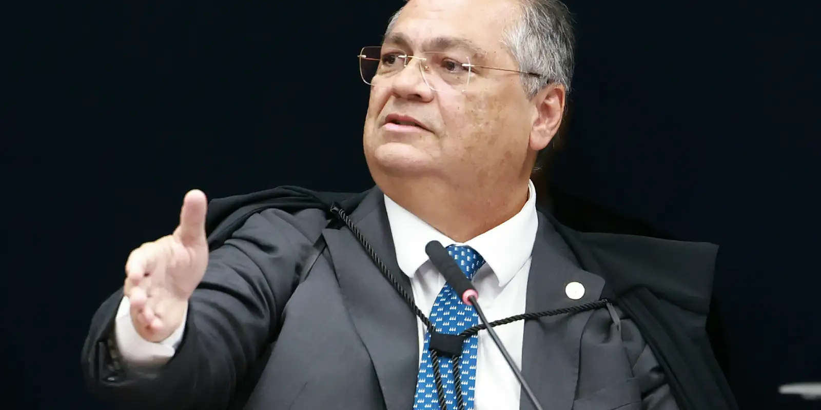 Ministro Flávio Dino Nega Pedido de Soltura da Influenciadora Deolane Bezerra