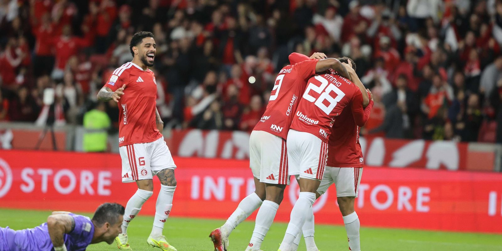 Relato Hipotético: Internacional Vence Fluminense por 2 a 0 em Partida Imaginada do Brasileirão 2026