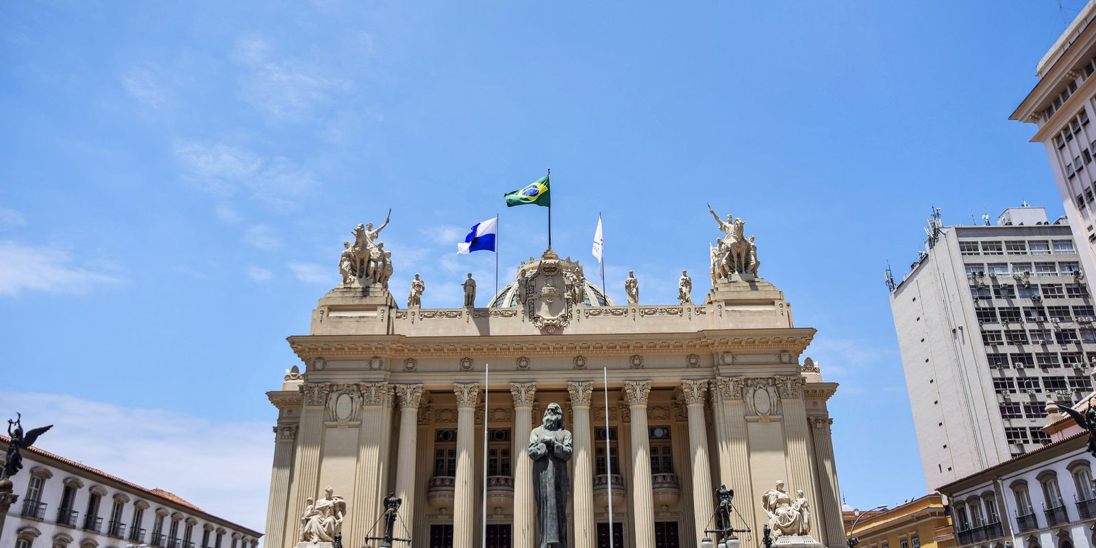 Projeto de Lei sobre Banheiros Neutros para Pessoas Trans no RJ: Aprovação na Alerj e Próximos Passos