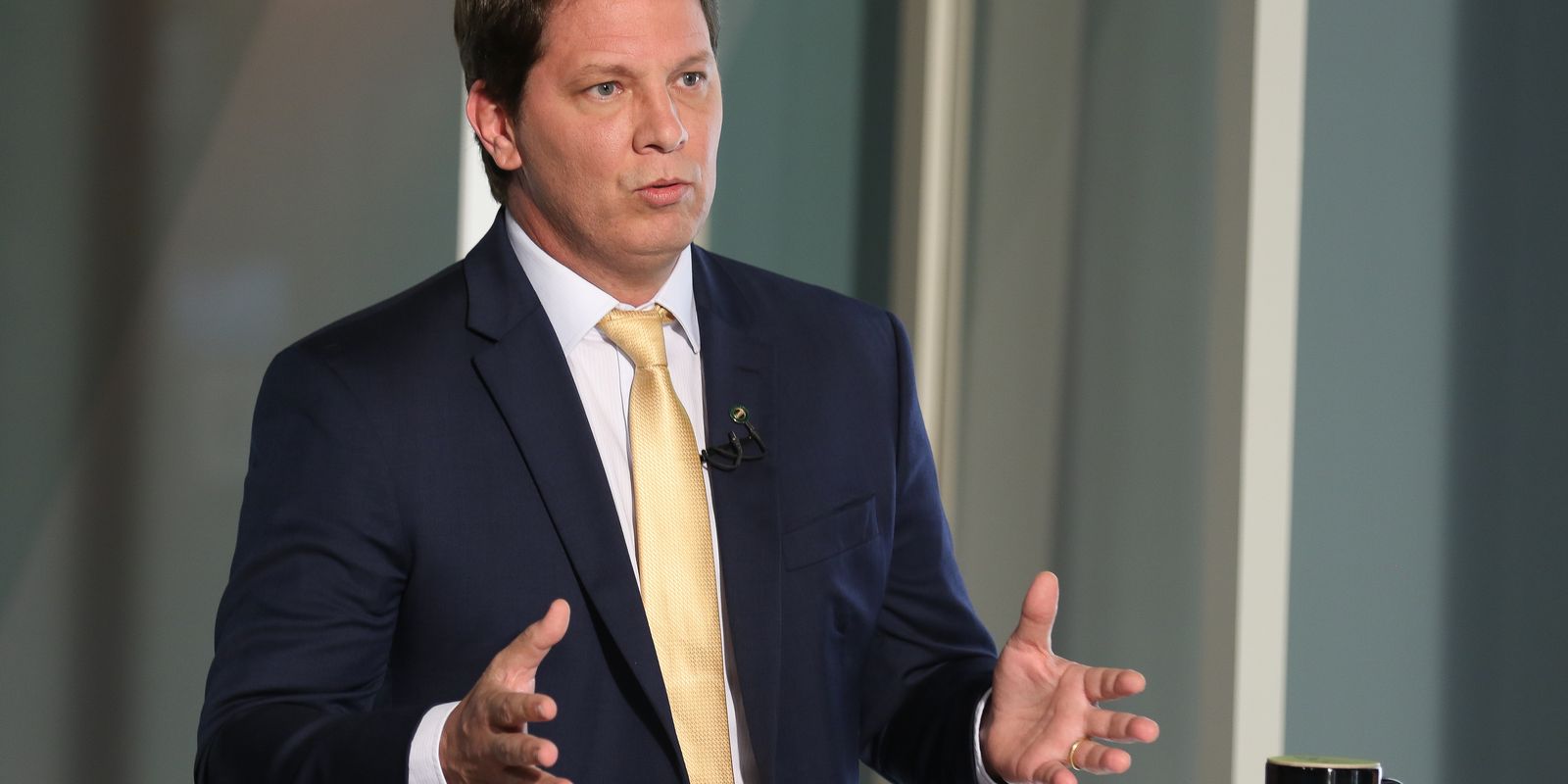Apuração Preliminar: STF Tenta Notificar Mário Frias sobre Suspeito Desvio de Emendas para Filme de Bolsonaro
