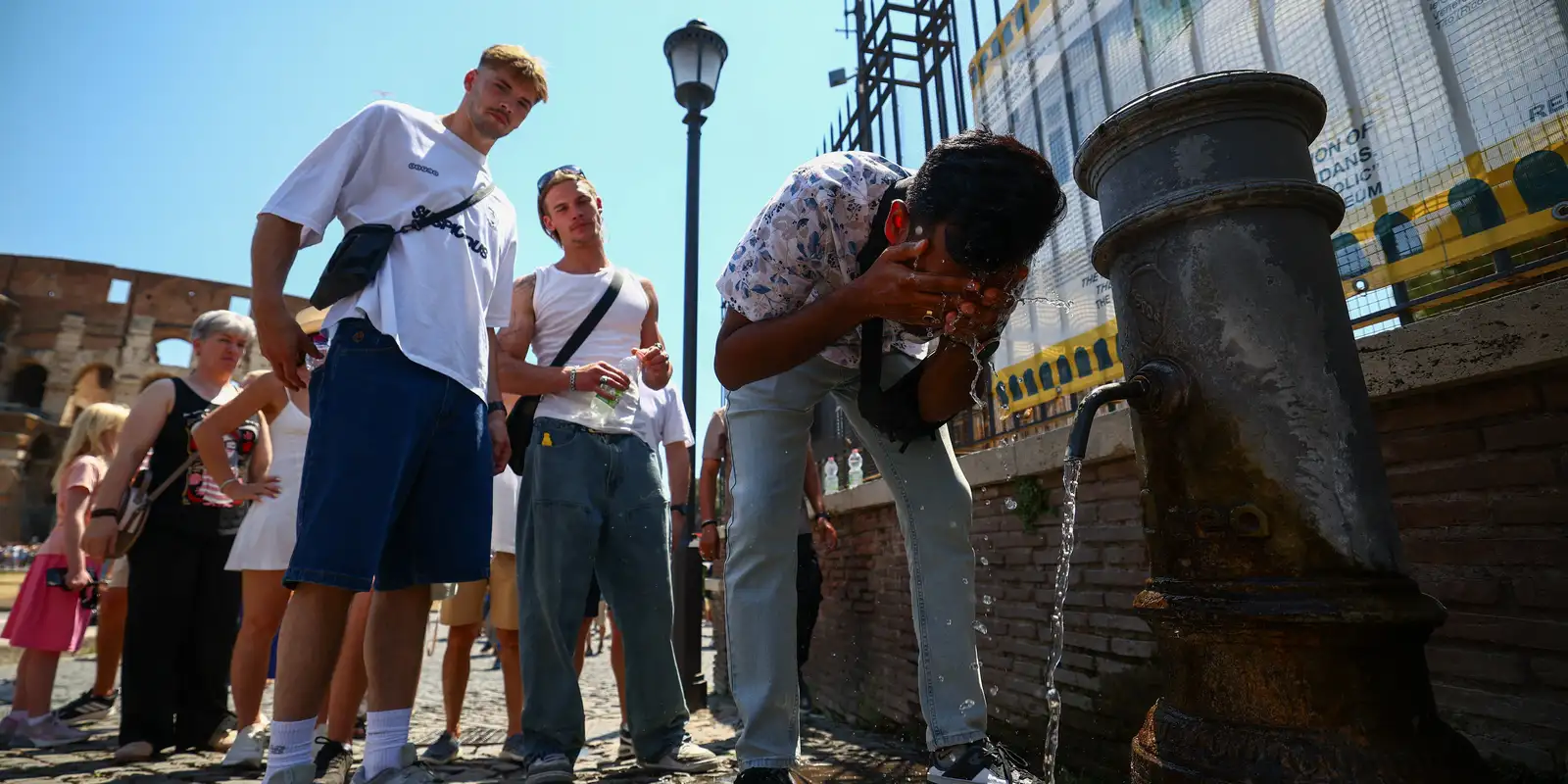França: 40 Mortes por Afogamento Registradas Durante Onda de Calor Intensa