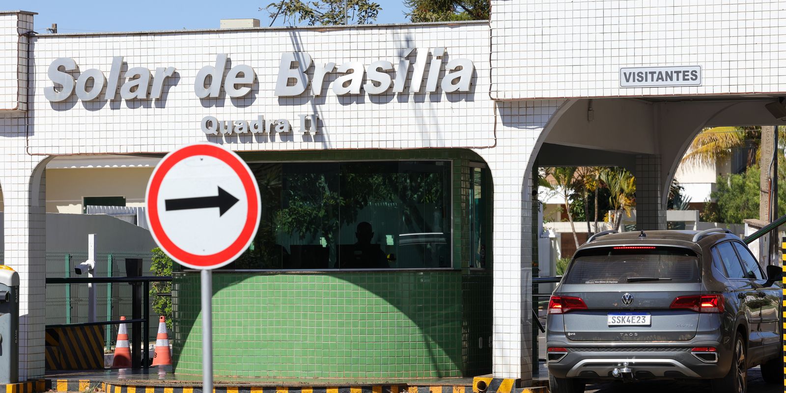 Bolsonaro Recorre de Proibição de Visitas e Manifestações em Prisão Domiciliar