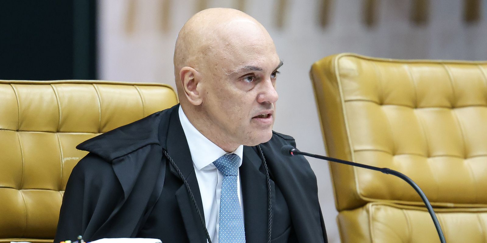 Cenário Hipotético: Suposta Suspensão de Visitas de Flávio a Bolsonaro em Prisão Domiciliar