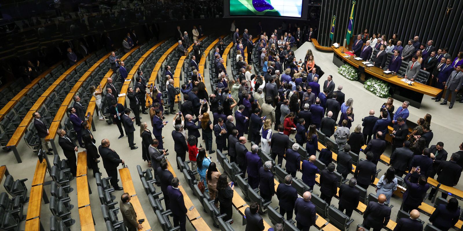 Um Terço dos Partidos Se Manifesta ao STF sobre Controle de Emendas Parlamentares
