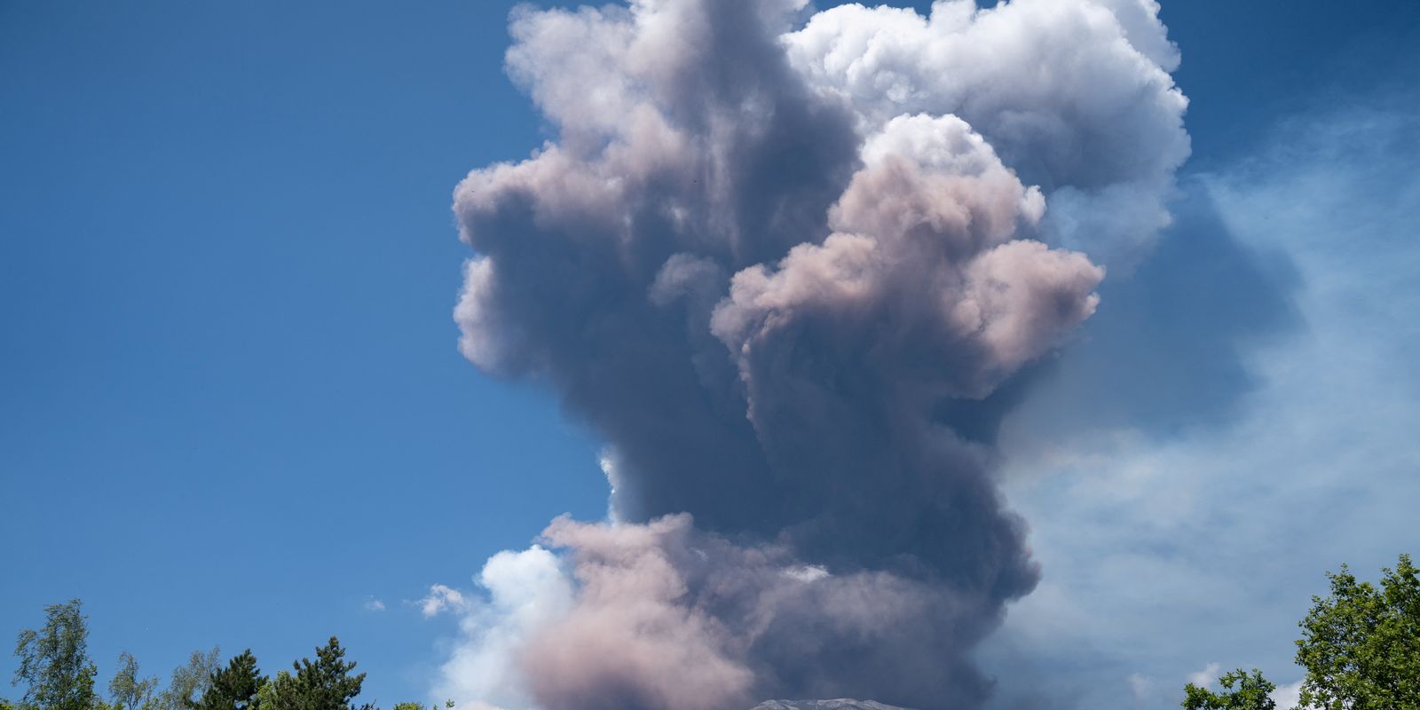 Erupção do Etna Prolonga Fechamento do Aeroporto de Catânia na Sicília