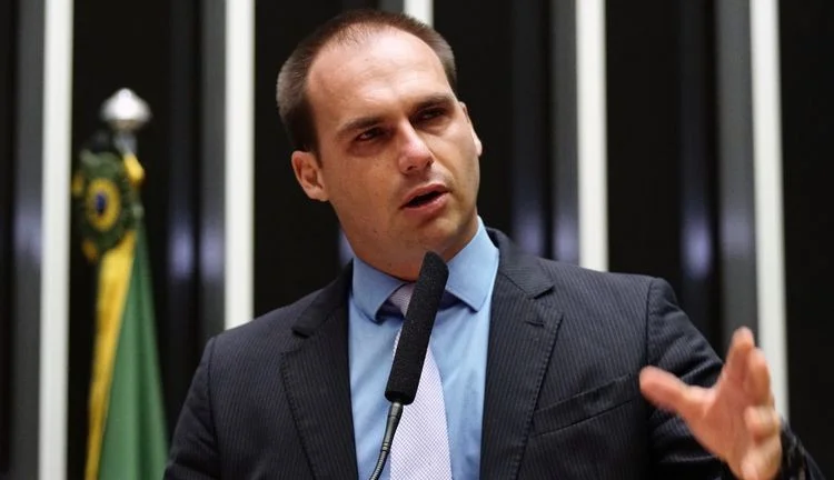 Eduardo Bolsonaro é demitido da Polícia Federal por abandono de cargo